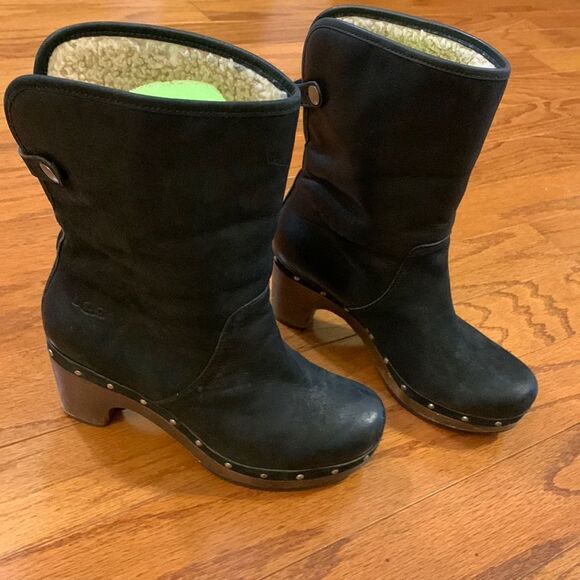 UGG Size 6 Lynnea black suede shearling lined clog boots - Picture 1 of 14